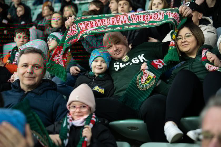 Kibice na meczu Śląska z Widzewem (2 marca 2024) na Tarczyński Arenie